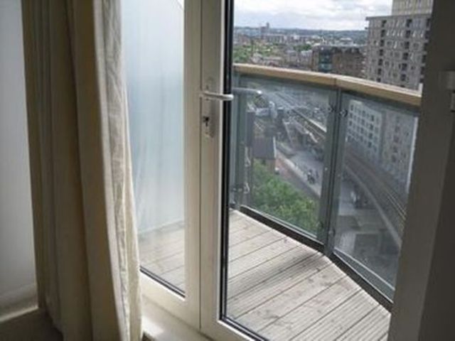 Image of 3 bedroom Apartment to rent in Taeping Street London E14 at Limeharbour  Canary Wharf, E14 9UN