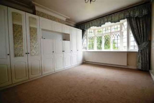  Image of 2 bedroom Apartment to rent in Lismore Woodside London SW19 at Wimbledon, SW19 7AZ