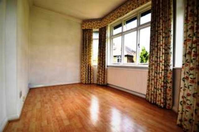  Image of 2 bedroom Apartment to rent in Lismore Woodside London SW19 at Wimbledon, SW19 7AZ