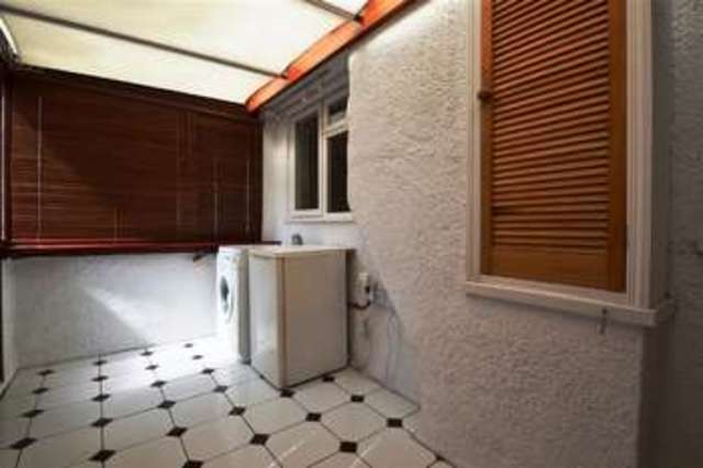  Image of 2 bedroom Apartment to rent in Lismore Woodside London SW19 at Wimbledon, SW19 7AZ