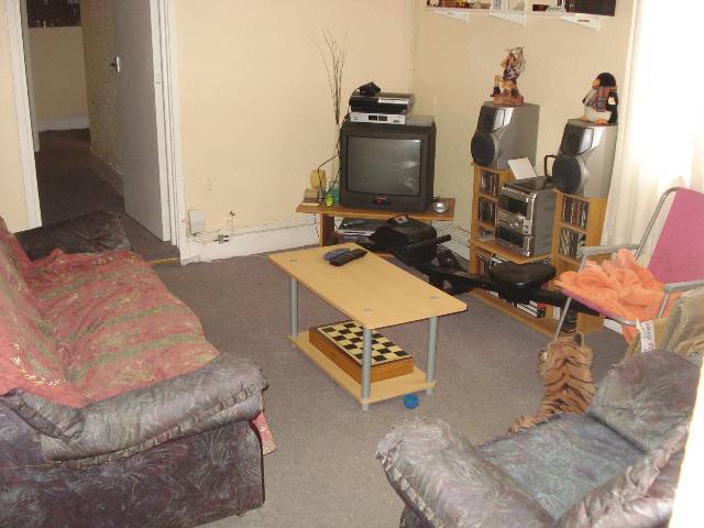  Image of 2 bedroom Flat to rent in Llanishen Street Heath Cardiff CF14 at Heath Cardiff Roath, CF14 3QD