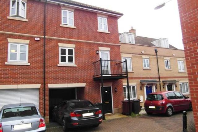  Image of 4 bedroom Terraced house to rent in Lockwell Road Dagenham RM10 at Lockwell Road Dagenham Essex, RM10 7RE