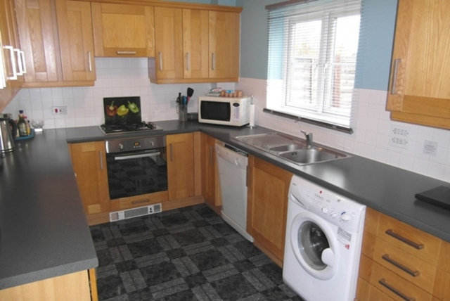 Image of 4 bedroom Terraced house to rent in Lockwell Road Dagenham RM10 at Lockwell Road Dagenham Essex, RM10 7RE