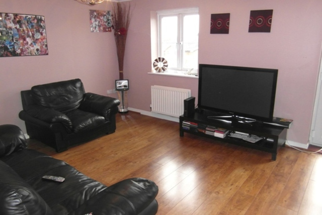  Image of 4 bedroom Terraced house to rent in Lockwell Road Dagenham RM10 at Lockwell Road Dagenham Essex, RM10 7RE