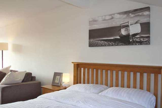  Image of 1 bedroom House Share to rent in Logan Close Tilehurst Reading RG30 at Reading  Reading, RG30 4LG