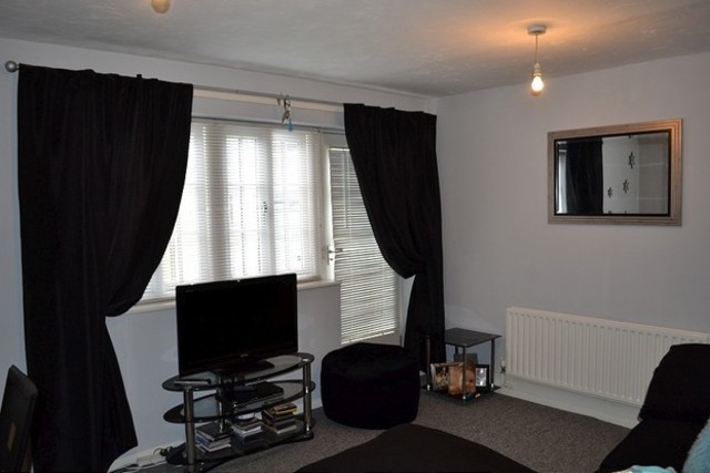  Image of 1 bedroom Flat to rent in Logan Mews Romford RM1 at Logan Court Logan Mews Romford, RM1 1LN
