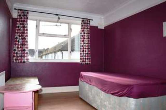  Image of 2 bedroom Flat for sale in London Road Mitcham CR4 at Surrey  Mitcham, CR4 4BE