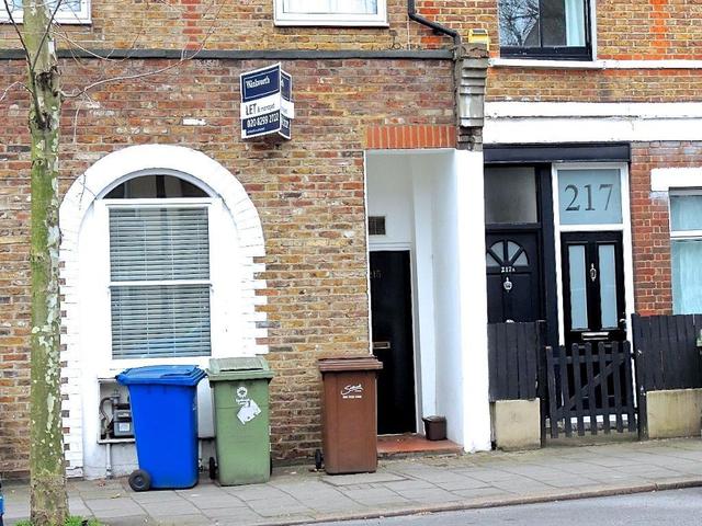  Image of 1 bedroom Ground Flat to rent in Lordship Lane London SE22 at East Dulwich, SE22 8JF
