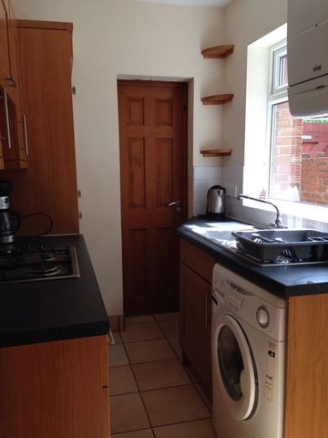  Image of 4 bedroom House Share to rent in Lottie Road Selly Oak Birmingham B29 at Selly Oak West Midlands Selly Oak, B29 6JY