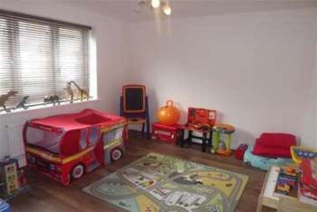  Image of 4 bedroom Detached house to rent in Hull Way St. Neots PE19 at St. Neots, PE19 6GS