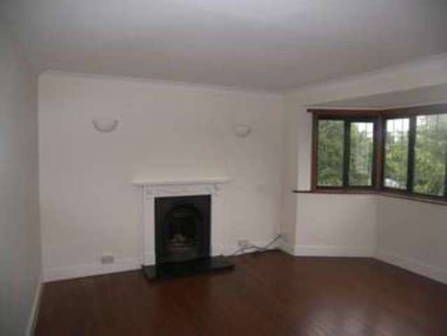  Image of 2 bedroom Maisonette to rent in Lyndale Hampton Court Way Thames Ditton KT7 at Lyndale  Thames Ditton, KT7 0LR
