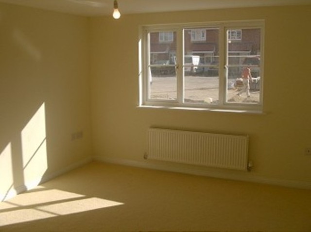  Image of 2 bedroom Flat to rent in Madeleine Close Chadwell Heath Romford RM6 at Madeleine Close  Chadwell Heath, RM6 4BJ