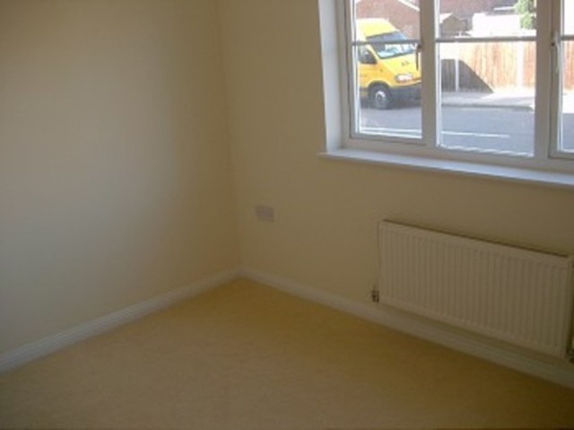  Image of 2 bedroom Flat to rent in Madeleine Close Chadwell Heath Romford RM6 at Madeleine Close  Chadwell Heath, RM6 4BJ