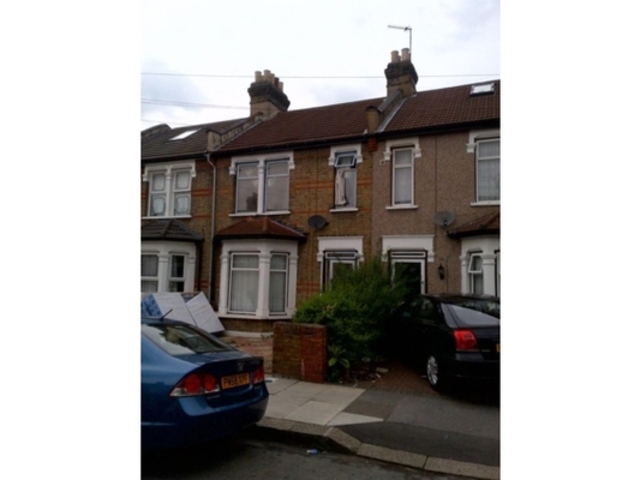  Image of 2 bedroom Terraced house to rent in Madras Road Ilford IG1 at MADRAS ROAD  ILFORD, IG1 2EY
