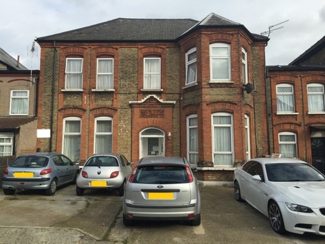  Image of 1 bedroom Flat for sale in Mansfield Road Ilford IG1 at Mansfield Road  Ilford, IG1 3BD