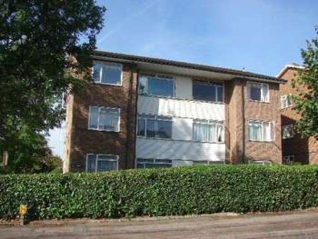  Image of 2 bedroom Apartment to rent in Melbury Gardens London SW20 at Cottenham Park, SW20 0DJ