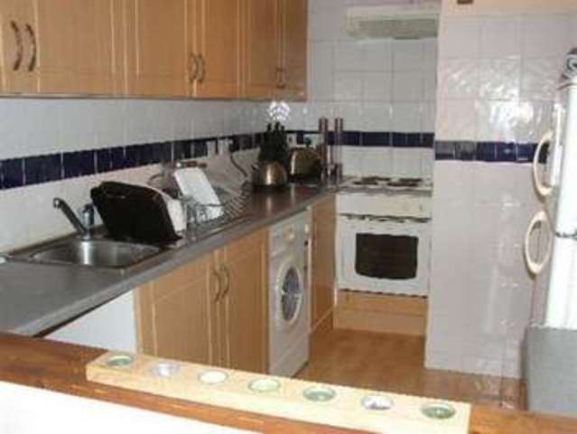  Image of 2 bedroom Apartment to rent in Melbury Gardens London SW20 at Cottenham Park, SW20 0DJ