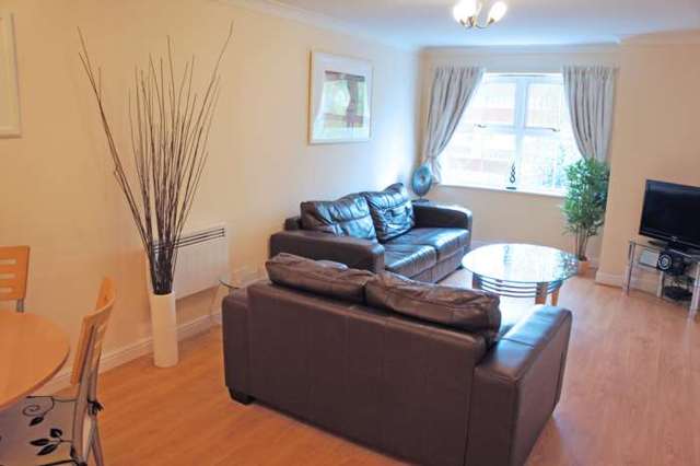  Image of 2 bedroom Apartment to rent in Chapel Road Redhill RH1 at Maple House, Chapel Road  Redhill, RH1 1LA