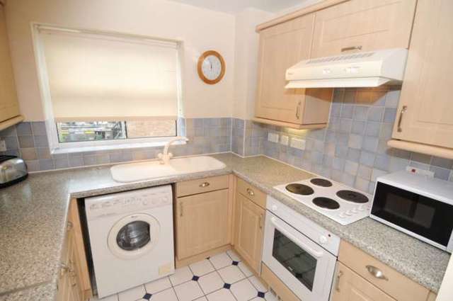  Image of 2 bedroom Apartment to rent in Chapel Road Redhill RH1 at Maple House, Chapel Road  Redhill, RH1 1LA