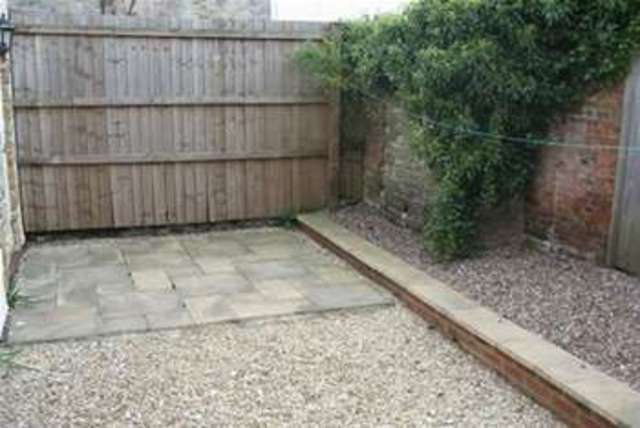  Image of 2 bedroom Terraced house to rent in Market Place Wincanton BA9 at Wincanton, BA9 9PB