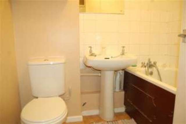 Image of 2 bedroom Apartment for sale in Pelham Road London SW19 at South Wimbledon, SW19 1NP