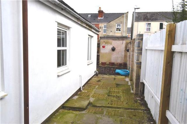  Image of 3 bedroom Terraced house to rent in Matson Place Gloucester GL1 at Gloucester, GL1 4PL