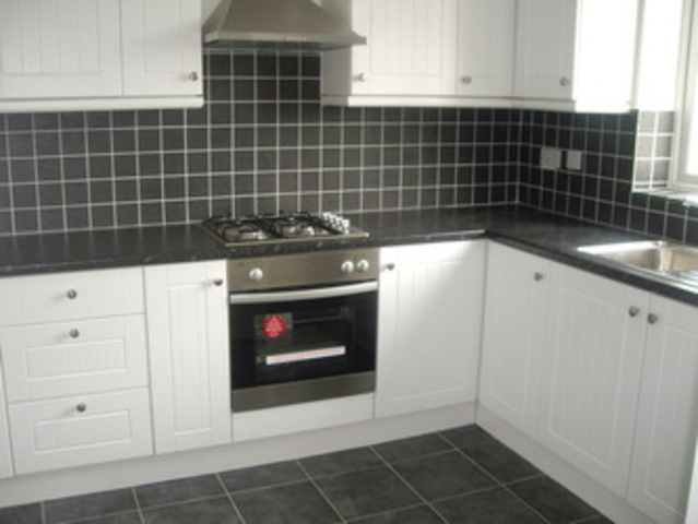  Image of 2 bedroom Apartment to rent in Whalebone Lane South Chadwell Heath Romford RM6 at Maydeb Court Whalebone Lane South Chadwell Heath, RM6 6HR