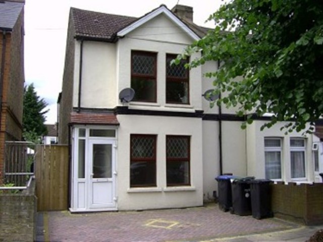  Image of 4 bedroom End of Terrace to rent in Mayfield Road Enfield EN3 at Mayfield Road  Enfield, EN3 7LS