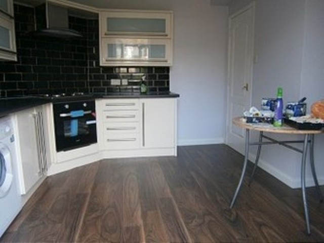  Image of 3 bedroom Ground Flat to rent in Memorial Avenue London E15 at Memorial Avenue  West Ham, E15 3BT