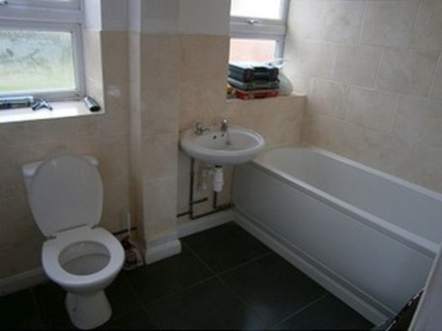  Image of 3 bedroom Ground Flat to rent in Memorial Avenue London E15 at Memorial Avenue  West Ham, E15 3BT