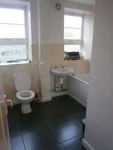  Image of 3 bedroom Ground Flat to rent in Memorial Avenue London E15 at Memorial Avenue  West Ham, E15 3BT