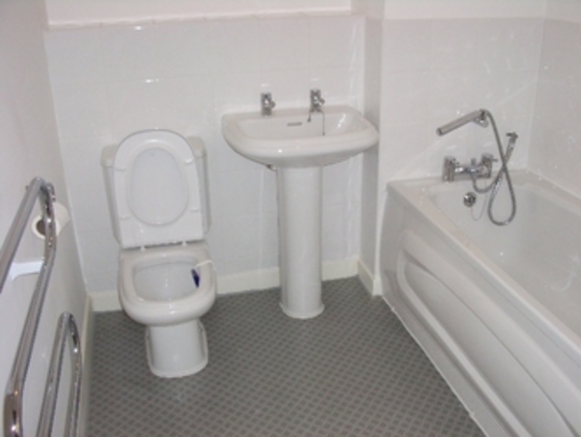 Image of 1 bedroom Apartment to rent in Royal Crescent Ilford IG2 at Memorial Heights Monarch Way Newbury Park, IG2 7JY