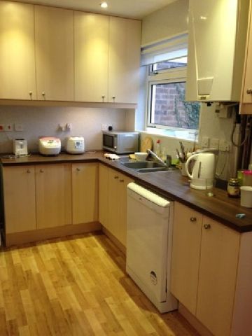  Image of 5 bedroom House Share to rent in Metchley Drive Harborne Birmingham B17 at Harborne West Midlands Harborne, B17 0LA
