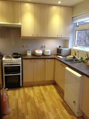  Image of 5 bedroom House Share to rent in Metchley Drive Harborne Birmingham B17 at Harborne West Midlands Harborne, B17 0LA