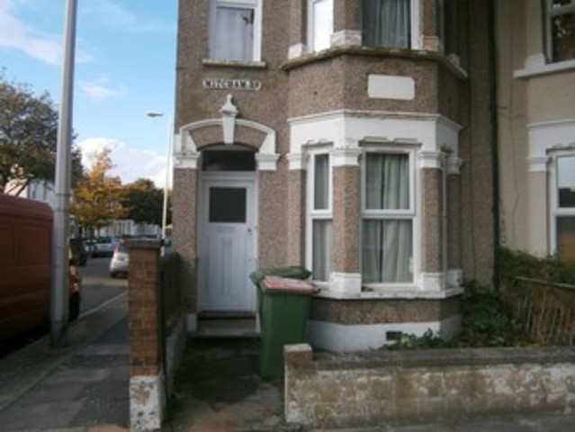  Image of 2 bedroom Flat to rent in Mitcham Road London E6 at Micham Road  East Ham, E6 3NF