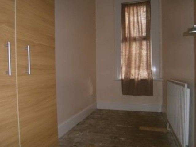  Image of 2 bedroom Flat to rent in Mitcham Road London E6 at Micham Road  East Ham, E6 3NF