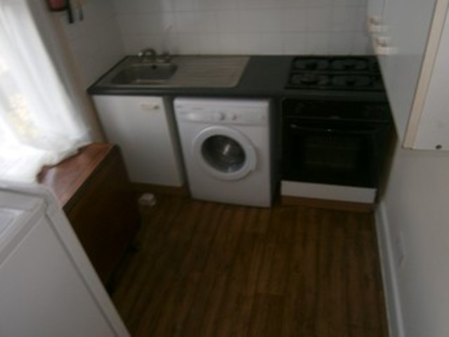  Image of 2 bedroom Flat to rent in Mitcham Road London E6 at Micham Road  East Ham, E6 3NF
