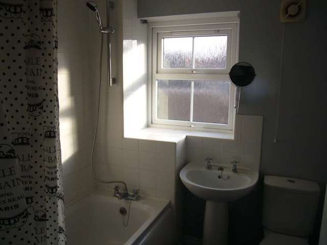  Image of 2 bedroom Terraced house to rent in Milford Place Aylesbury HP19 at Milford Place  Aylesbury, HP19 7BP