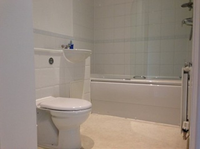  Image of 2 bedroom Flat to rent in Millicent Grove London N13 at Millicent Grove  Palmers Green, N13 6HQ