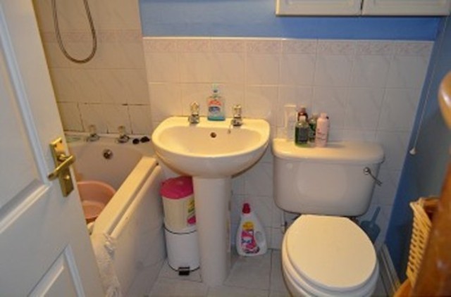  Image of 1 bedroom Flat to rent in Millstream Close London N13 at Milstream Close  Palmers Green, N13 6EF