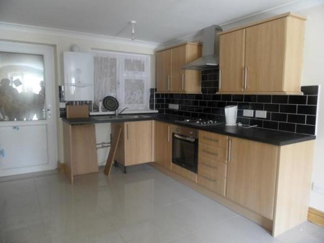  Image of 2 bedroom Detached house to rent in Eastern Avenue Ilford IG2 at Milton Crescent  Gants Hill, IG2 7RT