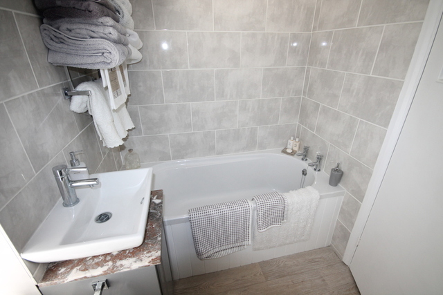  Image of 2 bedroom Cottage for sale in Milton Road Clapham Bedford MK41 at Beds  Clapham, MK41 6AP