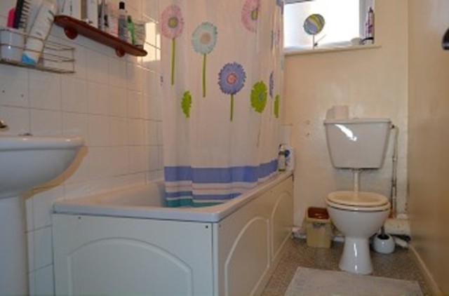  Image of 1 bedroom Flat to rent in Mintern Close Hedge Lane London N13 at Mintern Close Hedge Lane Palmers Green, N13 5SY