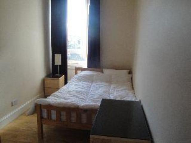  Image of 4 bedroom Flat to rent in Morrison Street Edinburgh EH3 at City Centre Edinburgh Edinburgh, EH3 8EB
