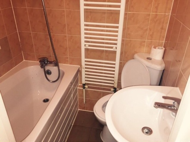 Image of 2 bedroom Ground Flat to rent in Mortlake Road Ilford IG1 at Mortlake Road  Ilford, Essex, IG1 2TD