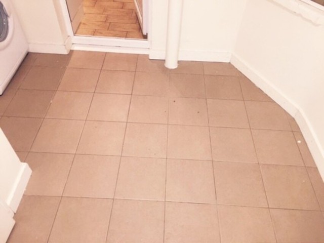  Image of 2 bedroom Ground Flat to rent in Mortlake Road Ilford IG1 at Mortlake Road  Ilford, Essex, IG1 2TD