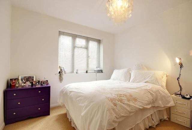  Image of 2 bedroom Flat to rent in Green Lawns Moss Hall Grove London N12 at North Finchley  London, N12 8PA