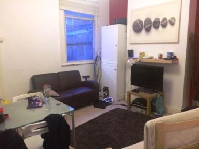  Image of 4 bedroom House Share to rent in Mostyn Road Edgbaston Birmingham B16 at Edgbaston West Midlands Edgbaston, B16 9DU