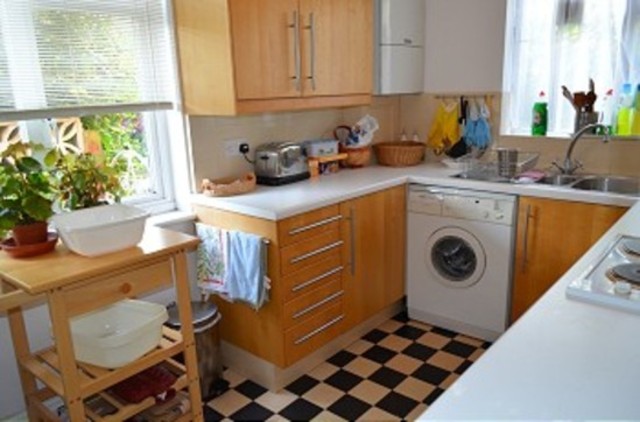  Image of 2 bedroom Detached house to rent in Mount Close Cockfosters Barnet EN4 at Mount Close  Cockfosters, EN4 0AG
