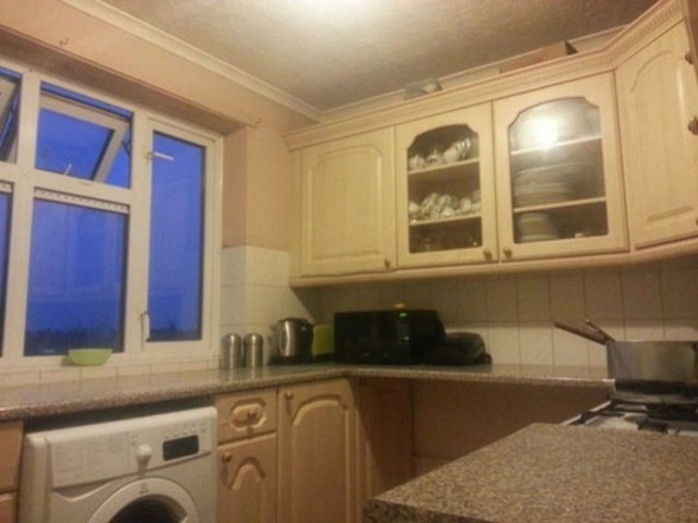  Image of 3 bedroom Flat to rent in Mount Pleasant Ilford Lane Ilford IG1 at MOUNT PLEASANT  ILFORD, IG1 2SG